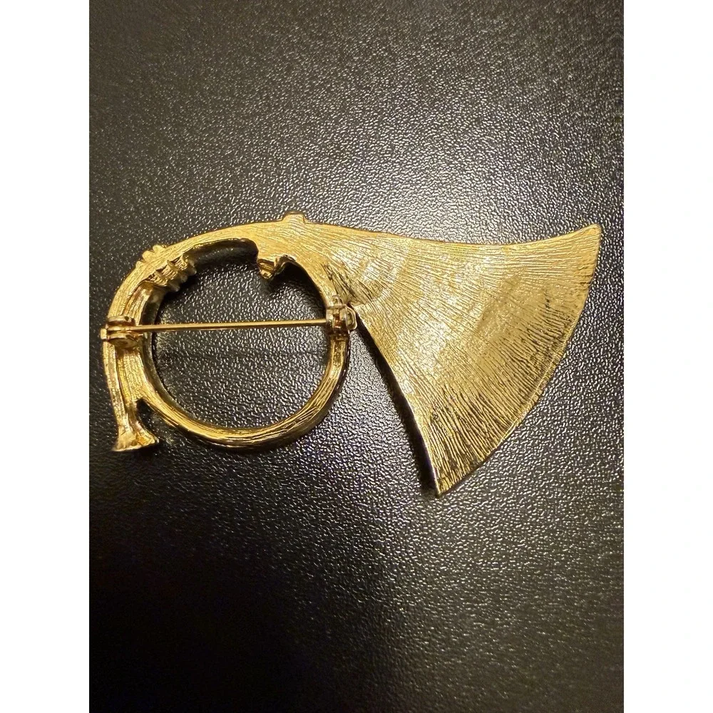 Gold Tone‎ Horn Shaped Brooch Pin Music & Dance Theme Metal Jewelry